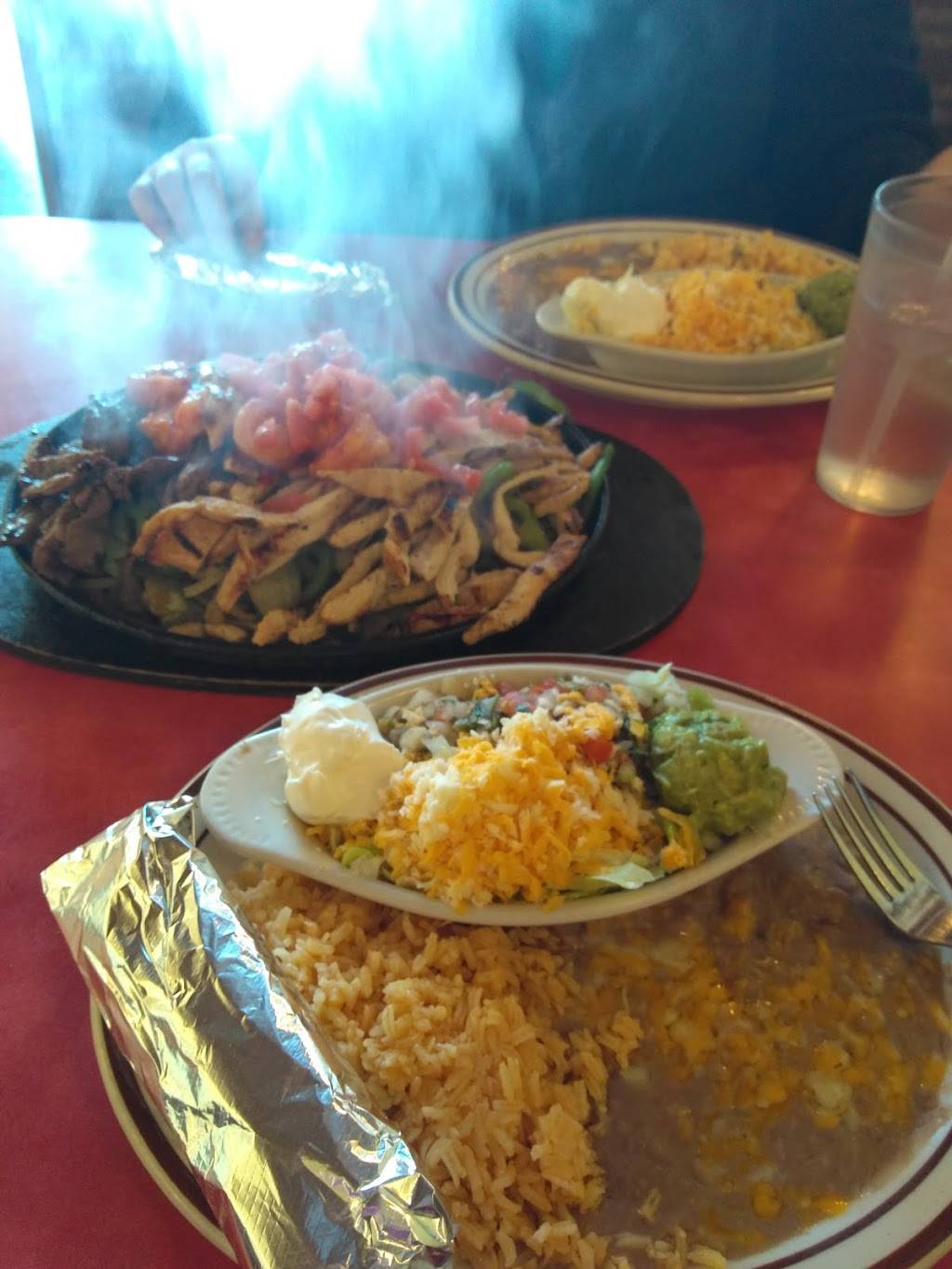 Tapatio Mexican Grill | restaurant | 1810 4th St SW Ste 104, Waverly, IA 50677, USA | 3193521292 OR +1 319-352-1292