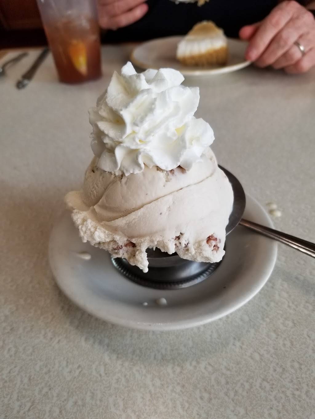 Holiday City Diner | restaurant | 621 Mule Rd, Toms River, NJ 08757, USA | 7322444778 OR +1 732-244-4778