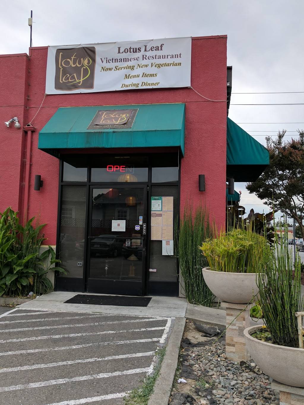 Lotus Leaf Restaurant | restaurant | 277 Parrott St, San Leandro, CA 94577, USA | 5106147799 OR +1 510-614-7799