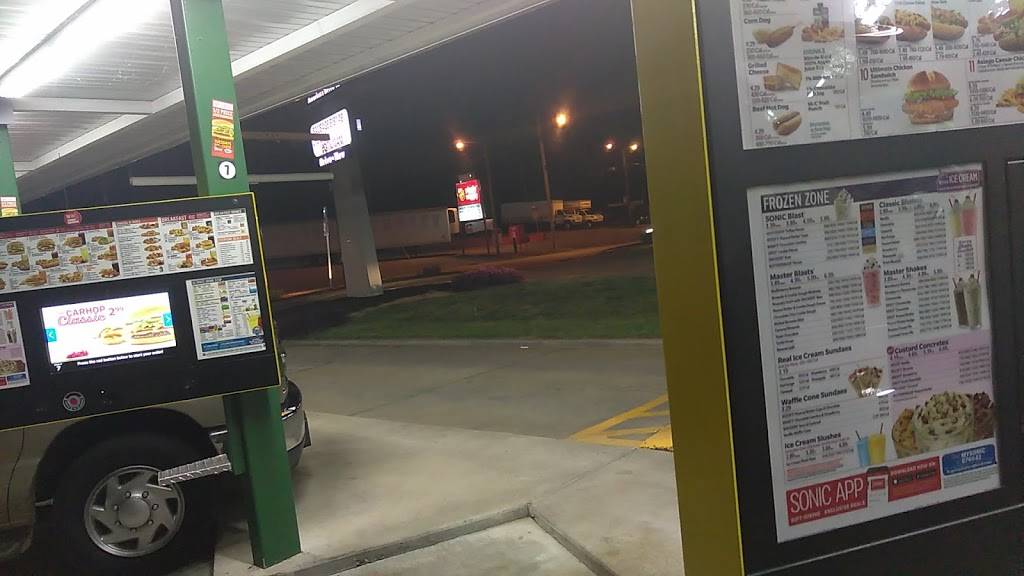 Sonic Drive-In | restaurant | 2312 Dickerson Pike, Nashville, TN 37207, USA | 6152263920 OR +1 615-226-3920