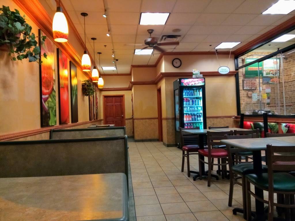 Subway Restaurants | restaurant | 4030 Roosevelt Rd, Chicago, IL 60624, USA | 7737226902 OR +1 773-722-6902