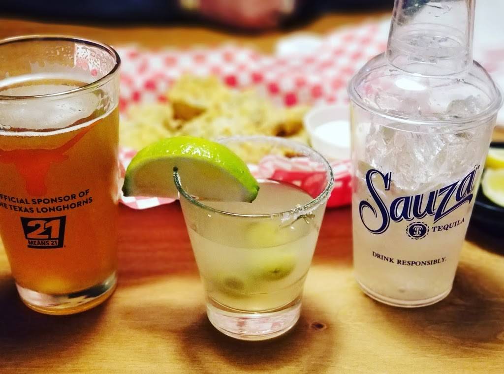 Reds Porch | restaurant | 4401 N Interstate Hwy 35 Suite 2002, Round Rock, TX 78665, USA | 5122365017 OR +1 512-236-5017