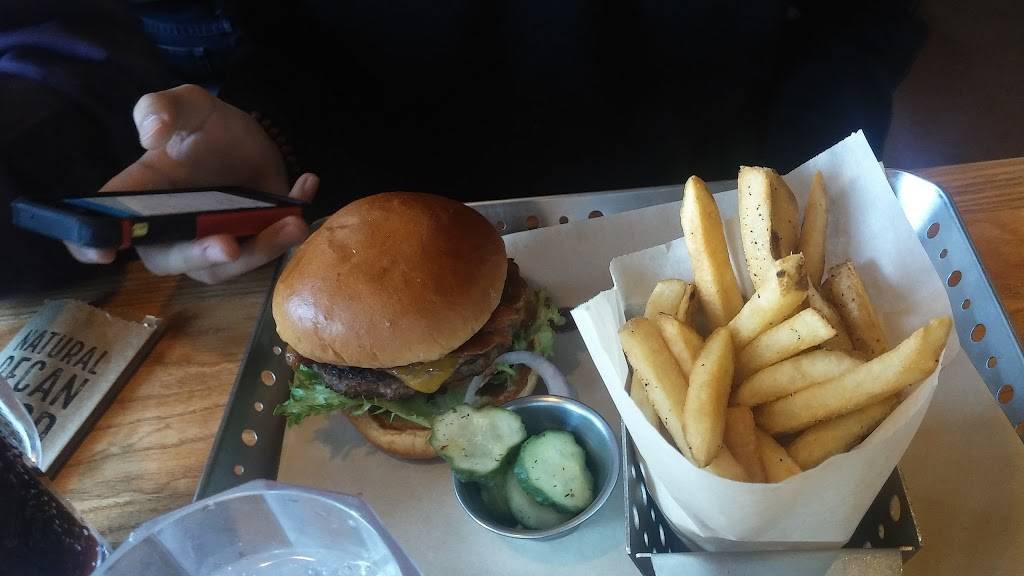 Chilis Grill & Bar | meal takeaway | 2610, 9720 Ridgeland Ave, Chicago Ridge, IL 60415, USA | 7084249866 OR +1 708-424-9866