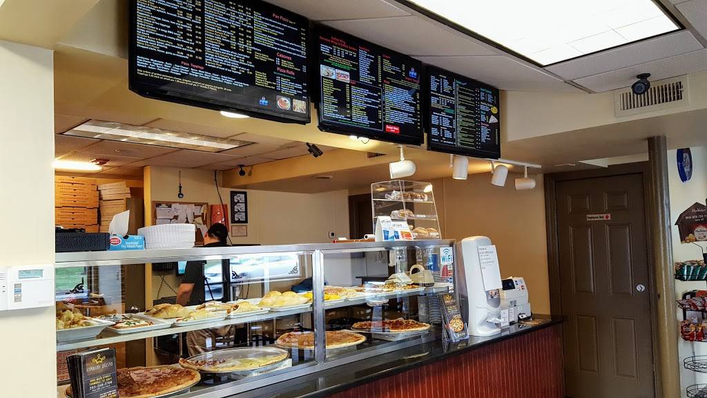 Crown Pizza | restaurant | 5663 Main St, Trumbull, CT 06611, USA | 2032683700 OR +1 203-268-3700