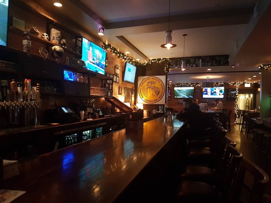 Commonwealth Tavern | restaurant | 2000 W Roscoe St, Chicago, IL 60618, USA | 7736977965 OR +1 773-697-7965