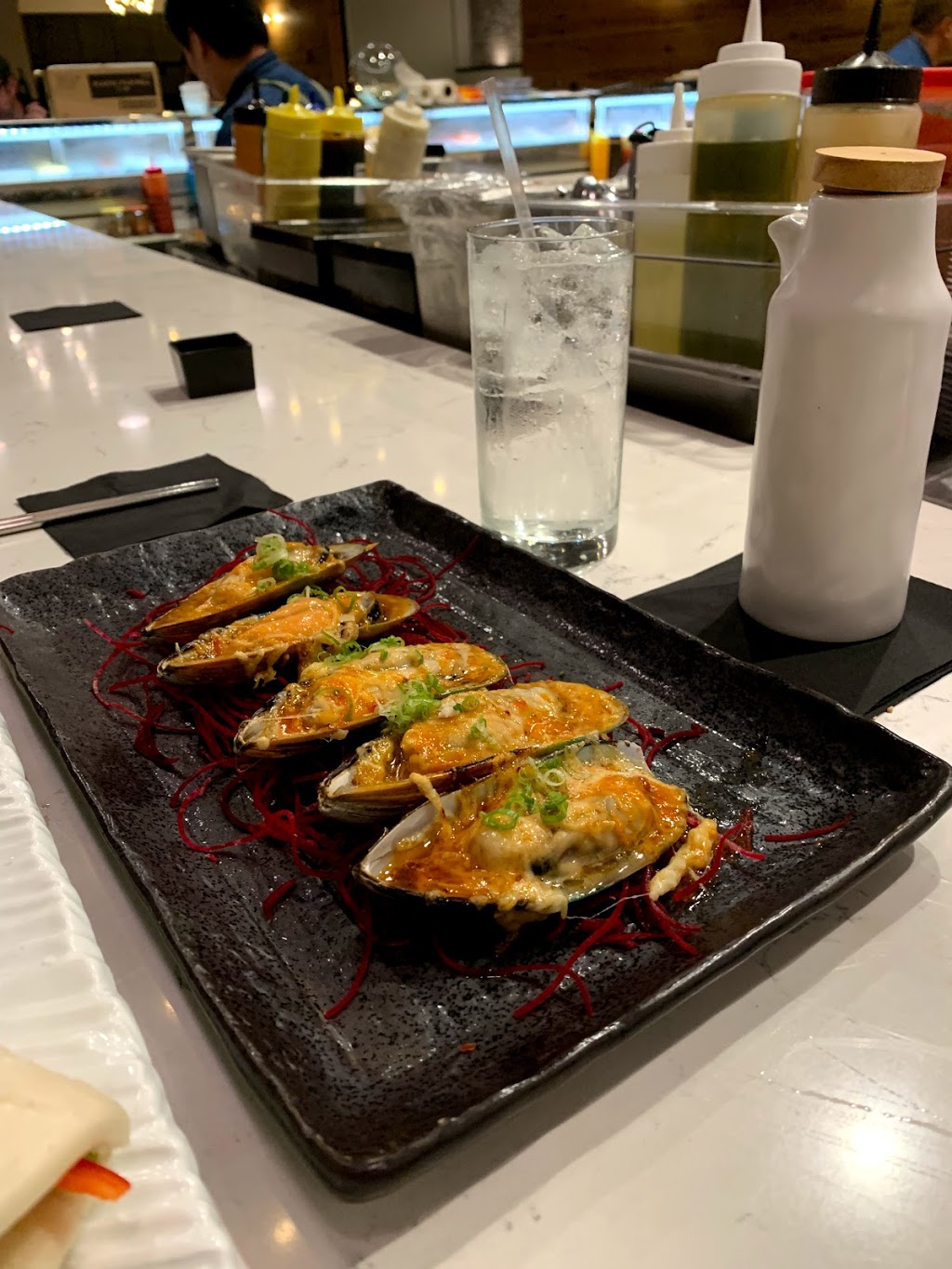 Sushi Para M | restaurant | 1633 N Milwaukee Ave, Chicago, IL 60647, USA | 7732526828 OR +1 773-252-6828