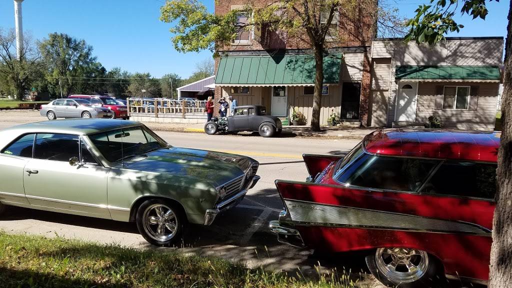 Woods Bar & Grill | restaurant | 320 S Oak St, Lone Rock, WI 53556, USA | 6085832625 OR +1 608-583-2625