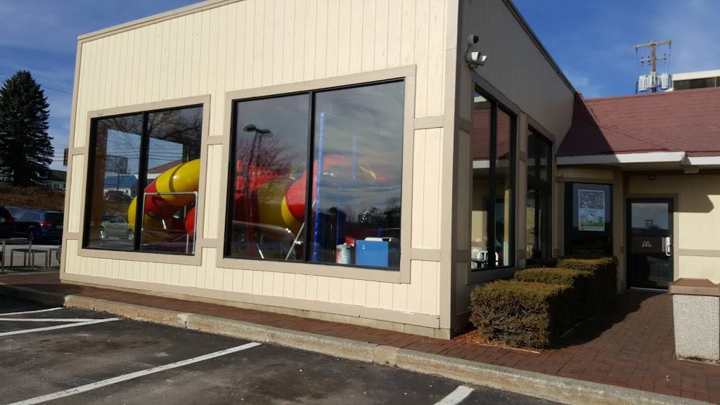 McDonalds | cafe | 452 PA-590, Hamlin, PA 18427, USA | 5706892042 OR +1 570-689-2042