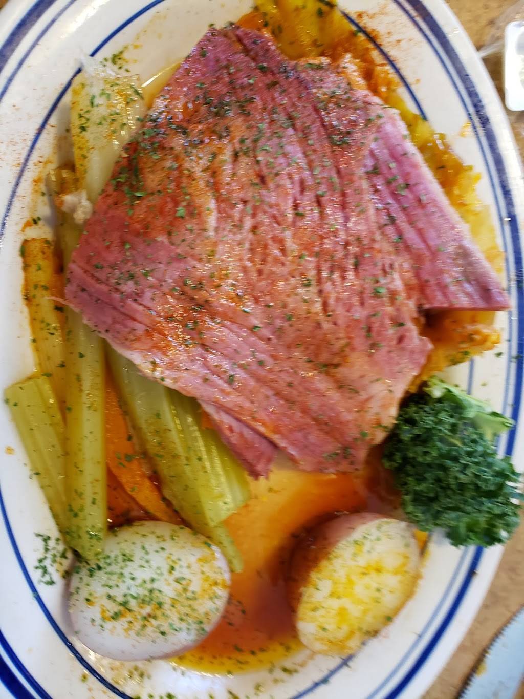 Country Junction Restaurant | restaurant | 1669 Willard Dr, Freeport, IL 61032, USA | 8152357197 OR +1 815-235-7197