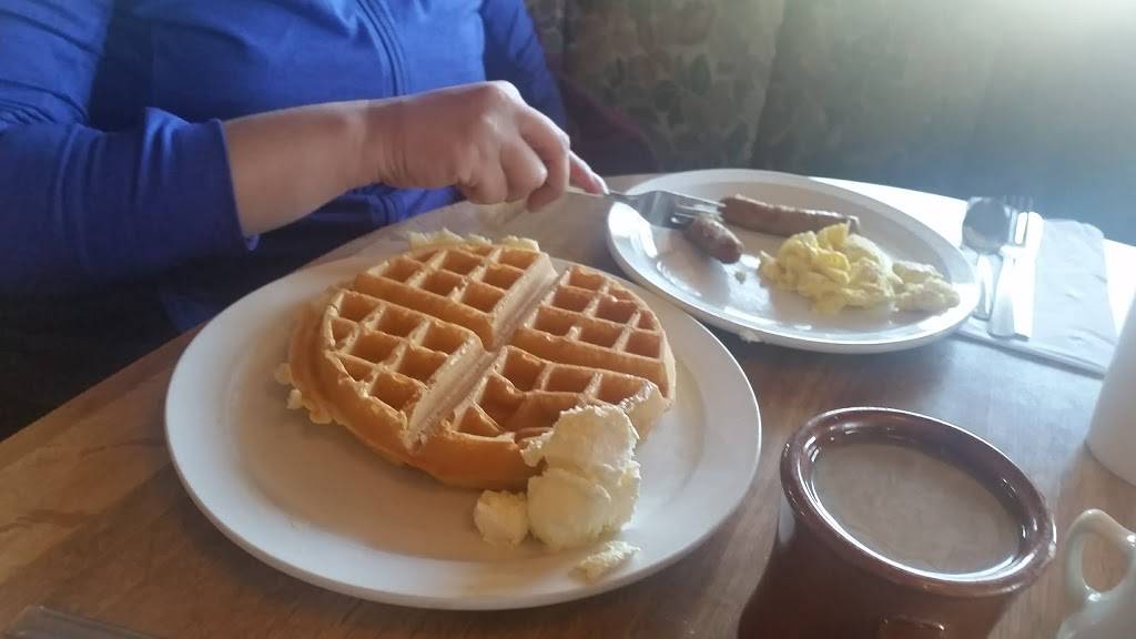 BJs Kountry Kitchen | restaurant | 6700 N Cedar Ave, Fresno, CA 93710, USA | 5592985456 OR +1 559-298-5456