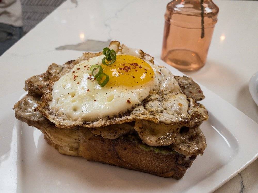 Starbucks | cafe | 111 East Chestnut, Chicago, IL 60611, USA | 3126423971 OR +1 312-642-3971