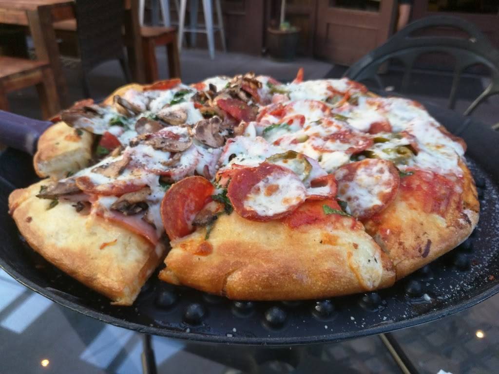 Ginas Pizza | restaurant | 4533 Campus Dr, Irvine, CA 92612, USA | 9497251144 OR +1 949-725-1144