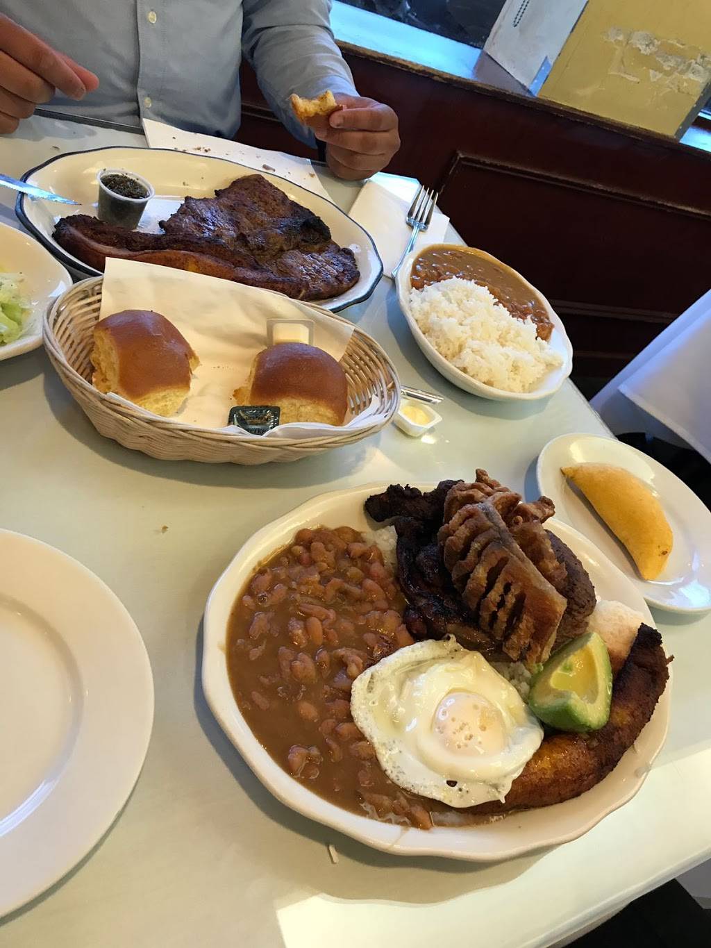 Mi Terruno | restaurant | 1047 E Main St, Stamford, CT 06902, USA | 2033531806 OR +1 203-353-1806