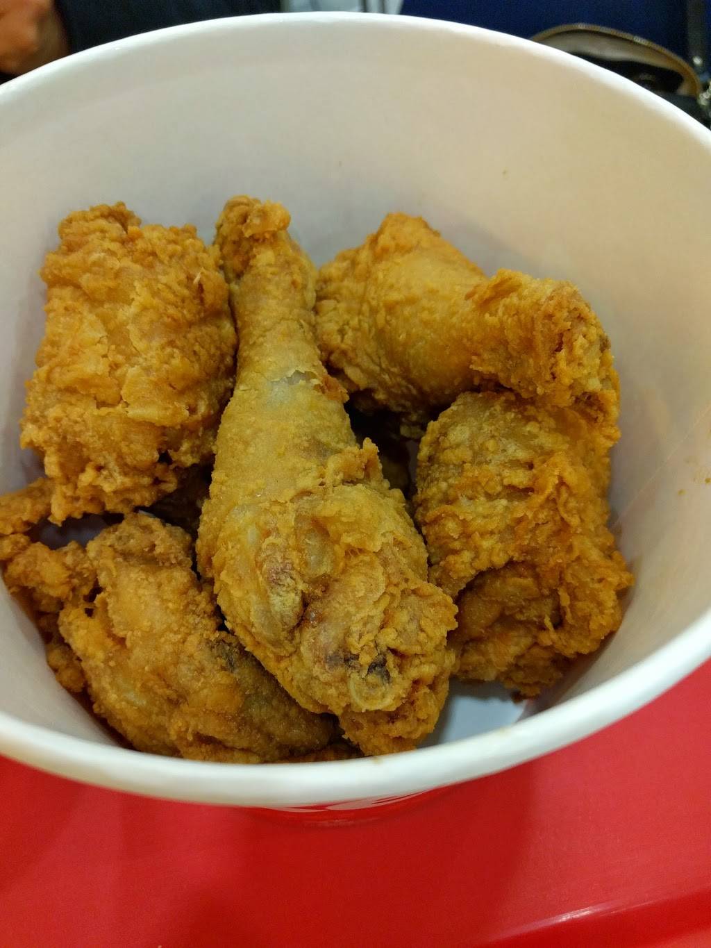 Jollibee | restaurant | 8261 Woodman Ave, Panorama City, CA 91402, USA | 8184429403 OR +1 818-442-9403