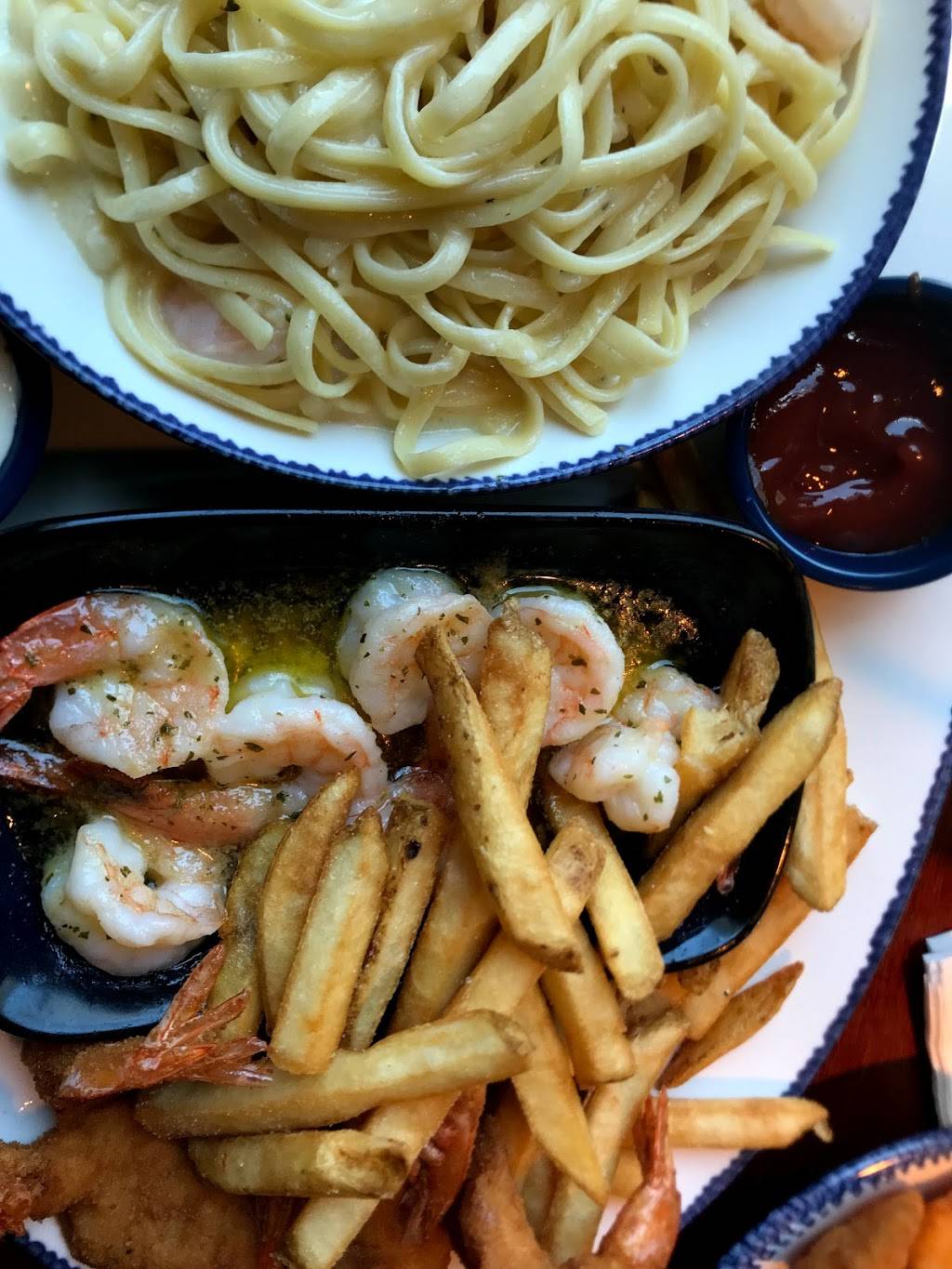 Red Lobster | restaurant | 4485 Main St, Bridgeport, CT 06606, USA | 2033714848 OR +1 203-371-4848