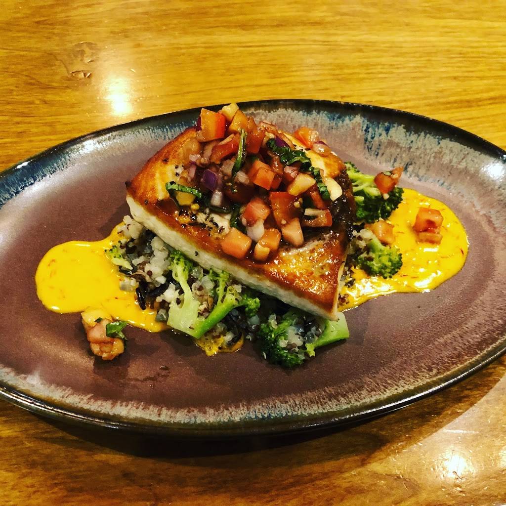 Barnwood Grill | restaurant | 5 Queen St, Newtown, CT 06470, USA | 2034912215 OR +1 203-491-2215