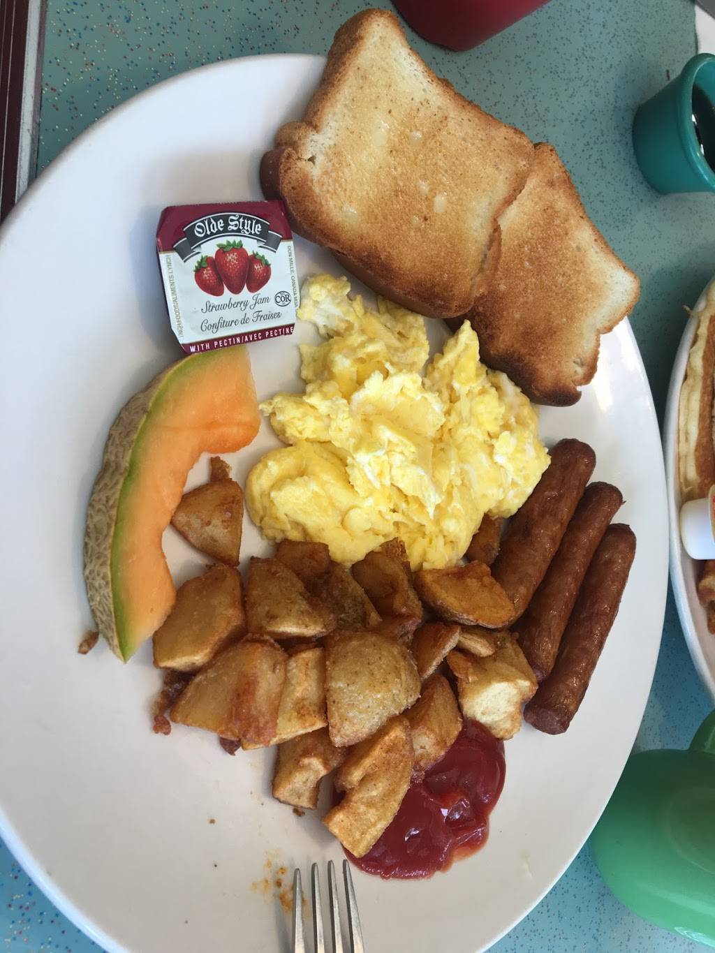 Route 401 Diner | restaurant | 2 Ronson Dr, Etobicoke, ON M9W 1B2, Canada | 4162477836 OR +1 416-247-7836