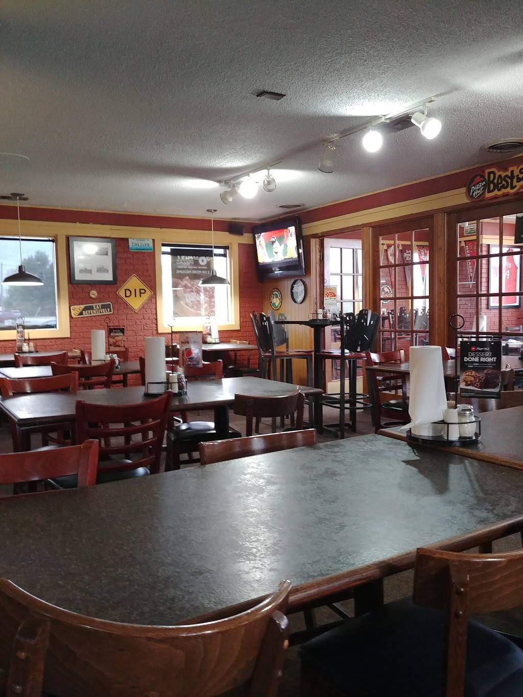 Pizza Hut | meal takeaway | 1113 W, Business 60, Dexter, MO 63841, USA | 5736245333 OR +1 573-624-5333