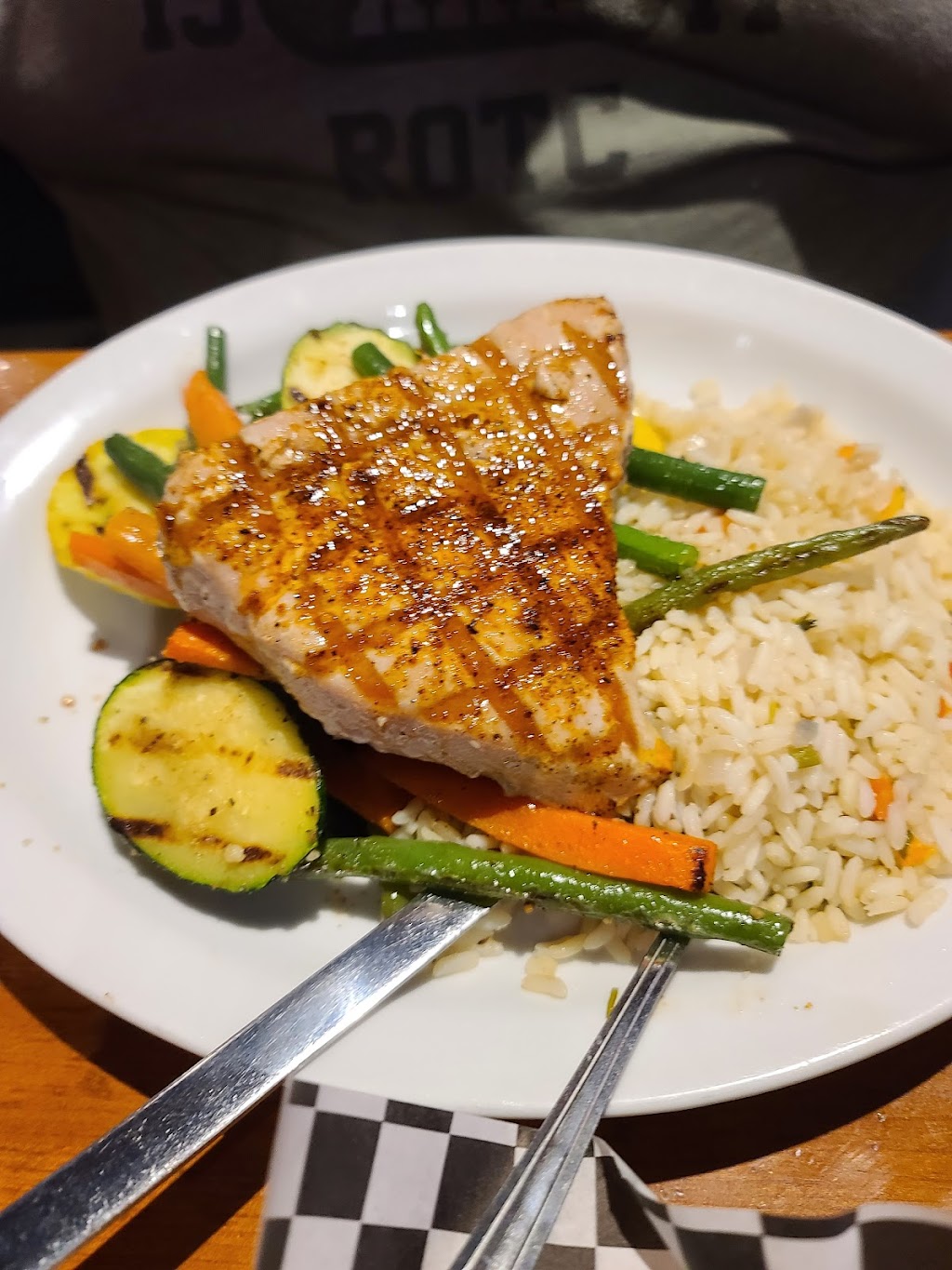 Fish n tails oyster bar | restaurant | 2225 S Stemmons Fwy, Lewisville, TX 75067, USA | 4694644329 OR +1 469-464-4329