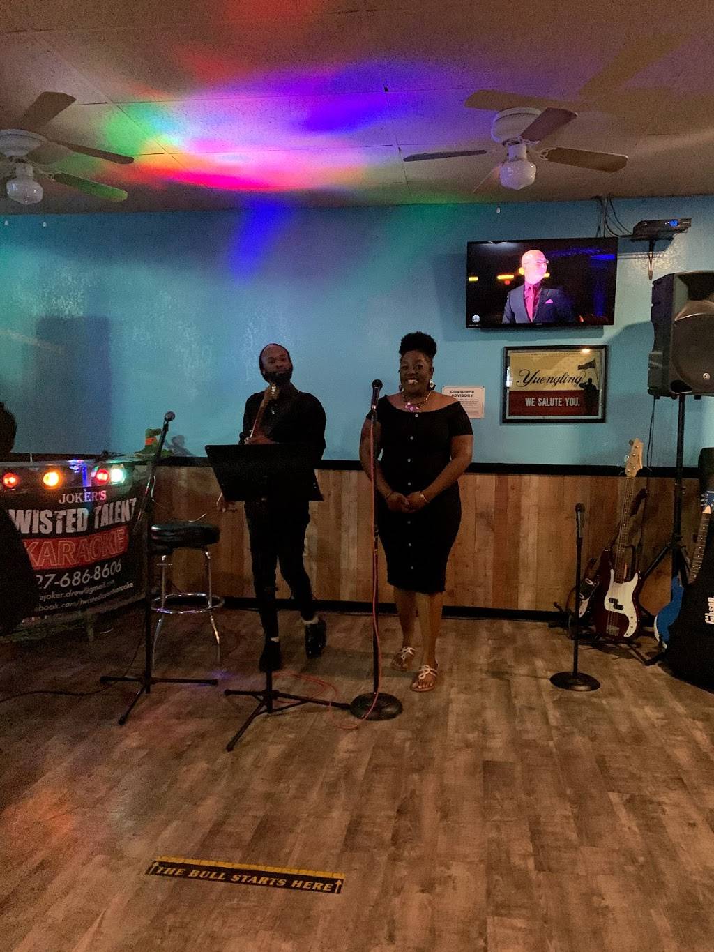 Cool Vibes Bar And Grill | restaurant | 5488 58th St N, Kenneth City, FL 33709, USA | 7272569828 OR +1 727-256-9828