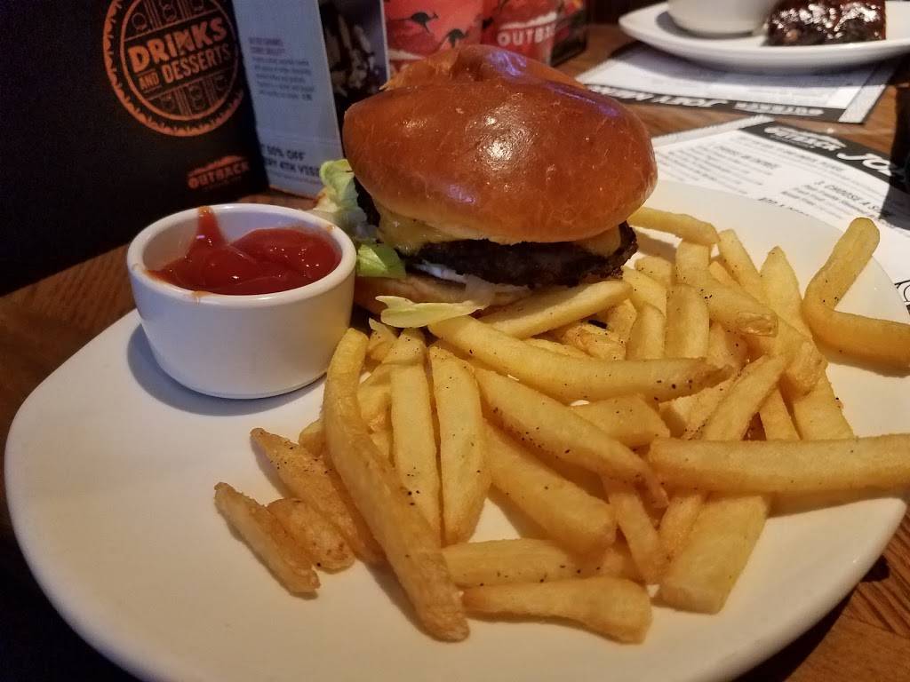 Outback Steakhouse | restaurant | 710 N US-441, The Villages, FL 32159, USA | 3524302590 OR +1 352-430-2590