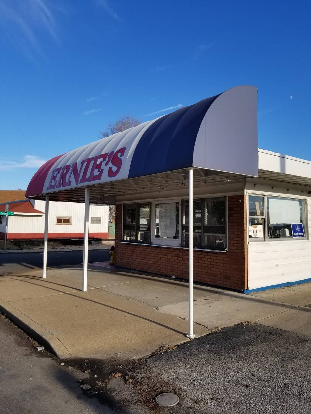 Ernie’s Dairy Dream | restaurant | 2600 SW Jefferson Ave, Peoria, IL 61605, USA | 3096730240 OR +1 309-673-0240