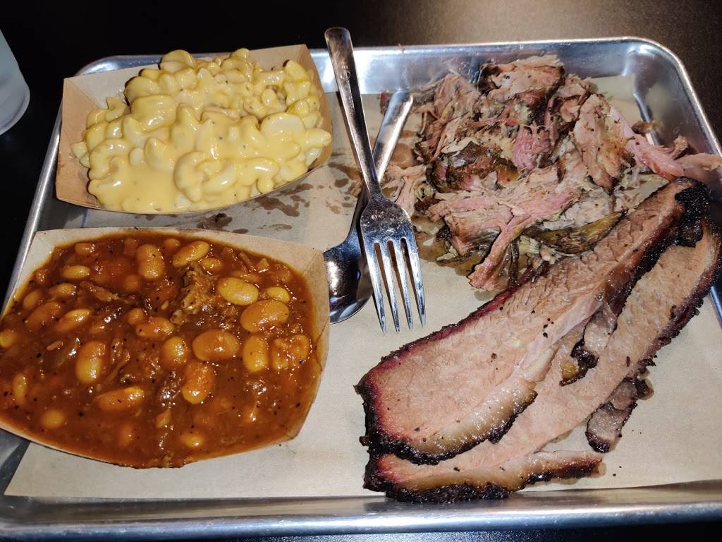 Jousting Pigs BBQ | restaurant | 110 E Kansas St, Liberty, MO 64068, USA | 8167027555 OR +1 816-702-7555