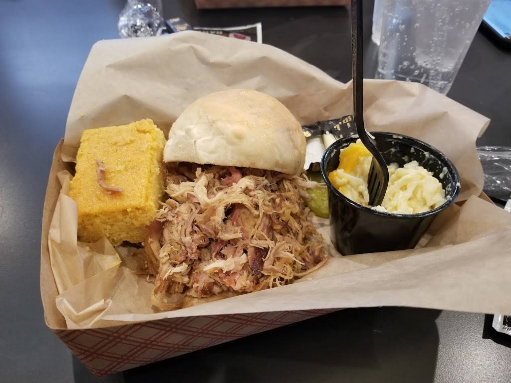 Stone Jug Barbeque | restaurant | 1920 4th St, Peru, IL 61354, USA | 8157808275 OR +1 815-780-8275