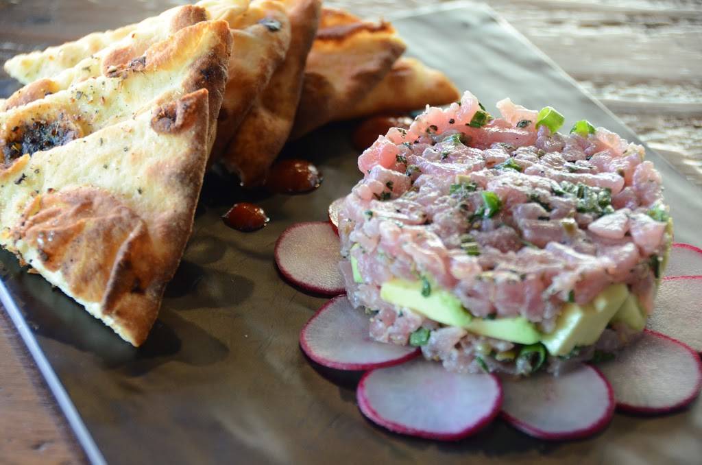 Blue Line Sports Pub | restaurant | 211 Elm St, Rockford, IL 61101, USA | 7794232125 OR +1 779-423-2125