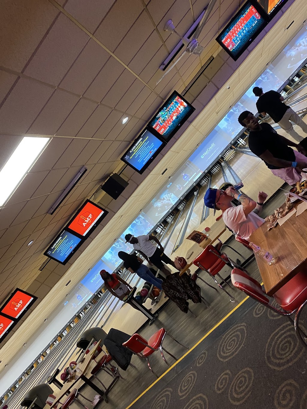 Bowlero Savannah | restaurant | 115 Tibet Ave, Savannah, GA 31406, USA | 9129250320 OR +1 912-925-0320