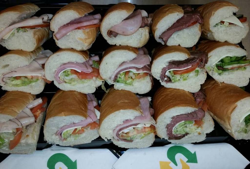 Subway Restaurants | restaurant | 159 N Milwaukee Ave, Libertyville, IL 60048, USA | 8476804500 OR +1 847-680-4500
