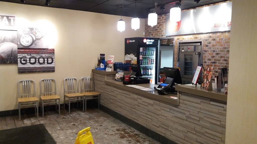 Pizza Hut | meal takeaway | 620 Lincoln Way, Ames, IA 50010, USA | 5152331000 OR +1 515-233-1000