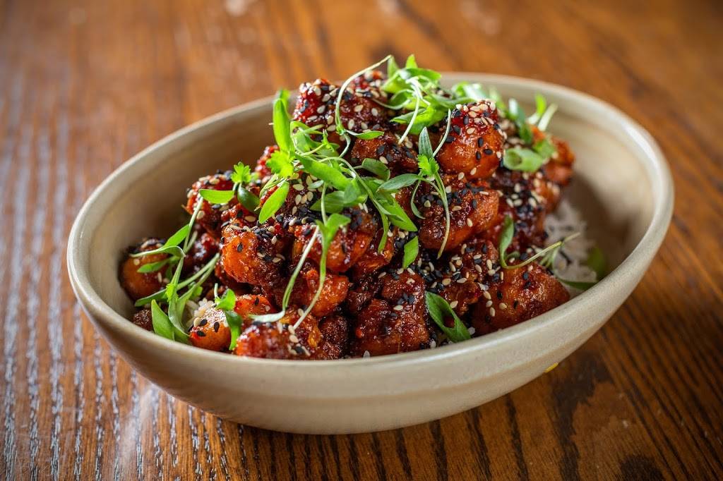 Pub Royale | restaurant | 2049 W Division St, Chicago, IL 60622, USA | 7736616874 OR +1 773-661-6874