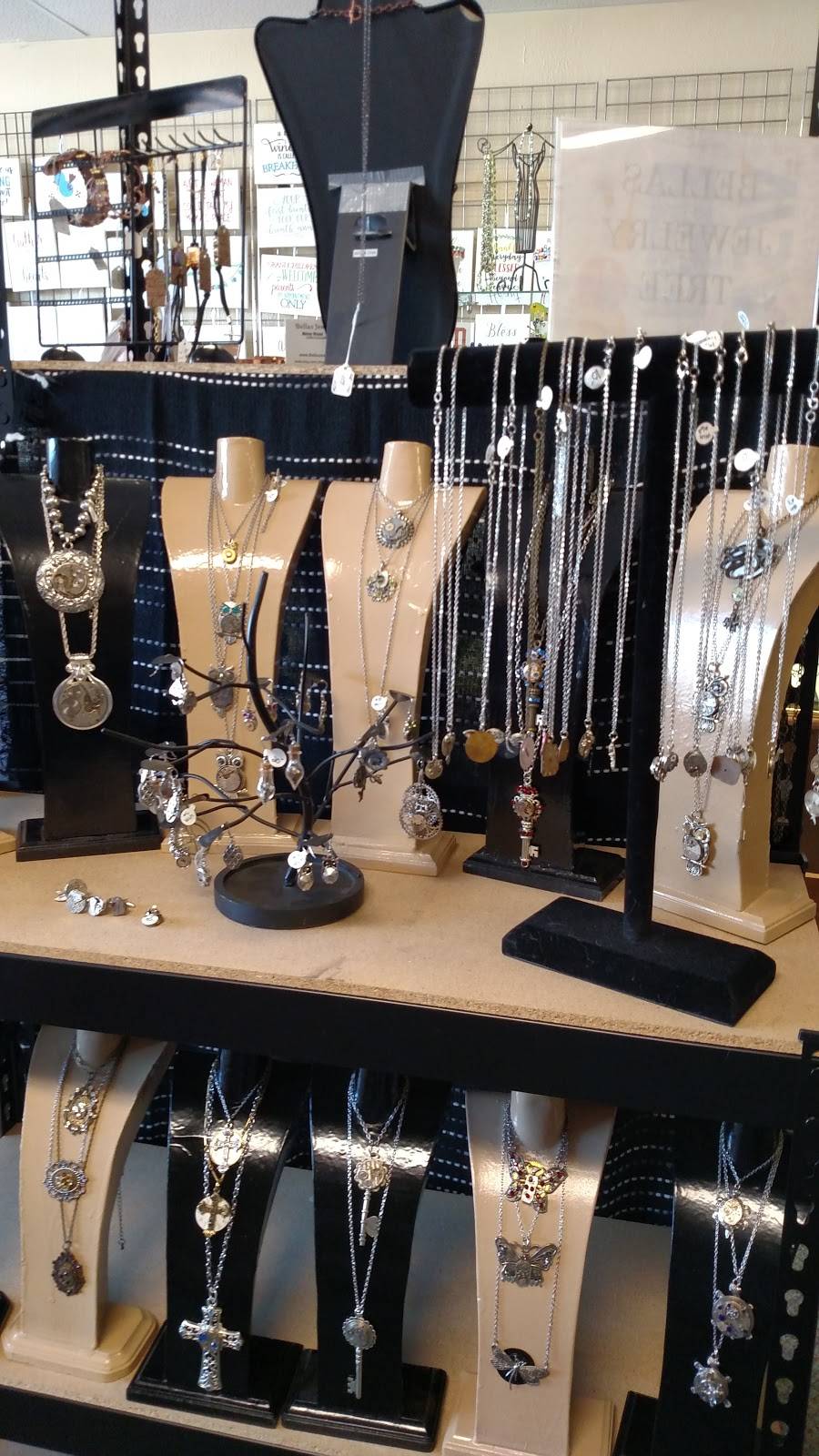 Main Moon | restaurant | 7050 Market St, Youngstown, OH 44512, USA | 3307263885 OR +1 330-726-3885