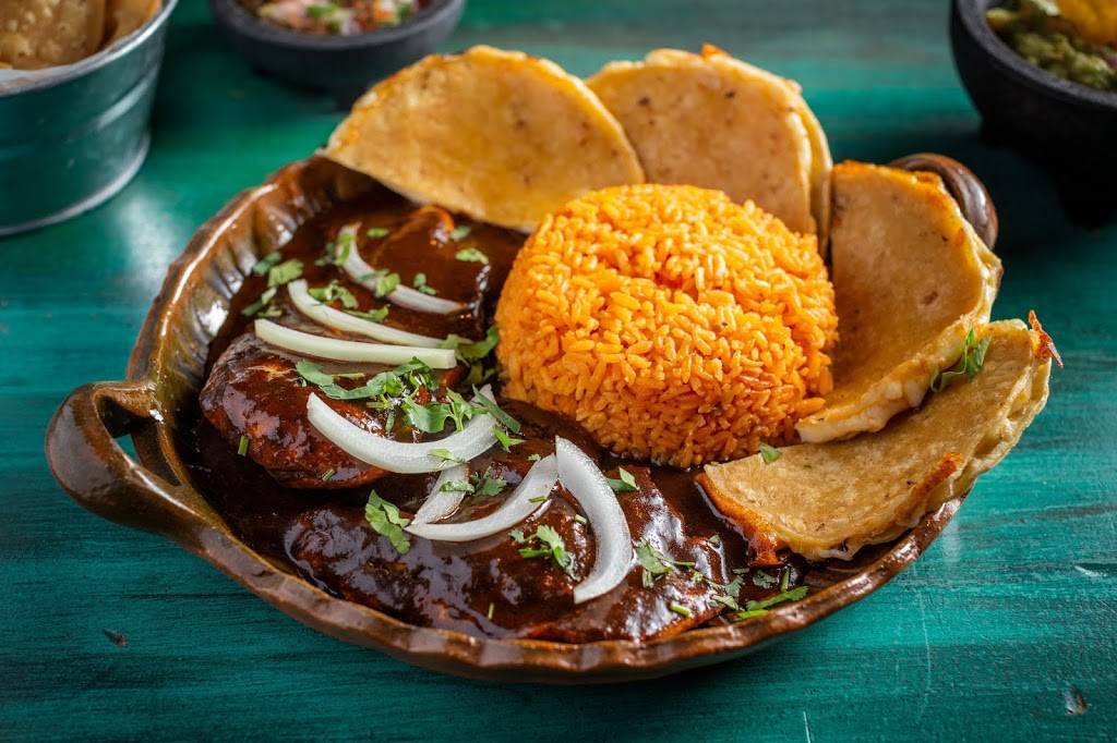 Calavera | restaurant | 1438 W Chicago Ave, Chicago, IL 60642, USA | 3122557925 OR +1 312-255-7925