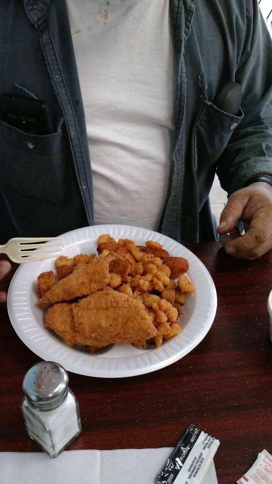 Carolina Fish Fry | restaurant | 423 Yopp Rd #100, Jacksonville, NC 28540, USA | 9102193525 OR +1 910-219-3525