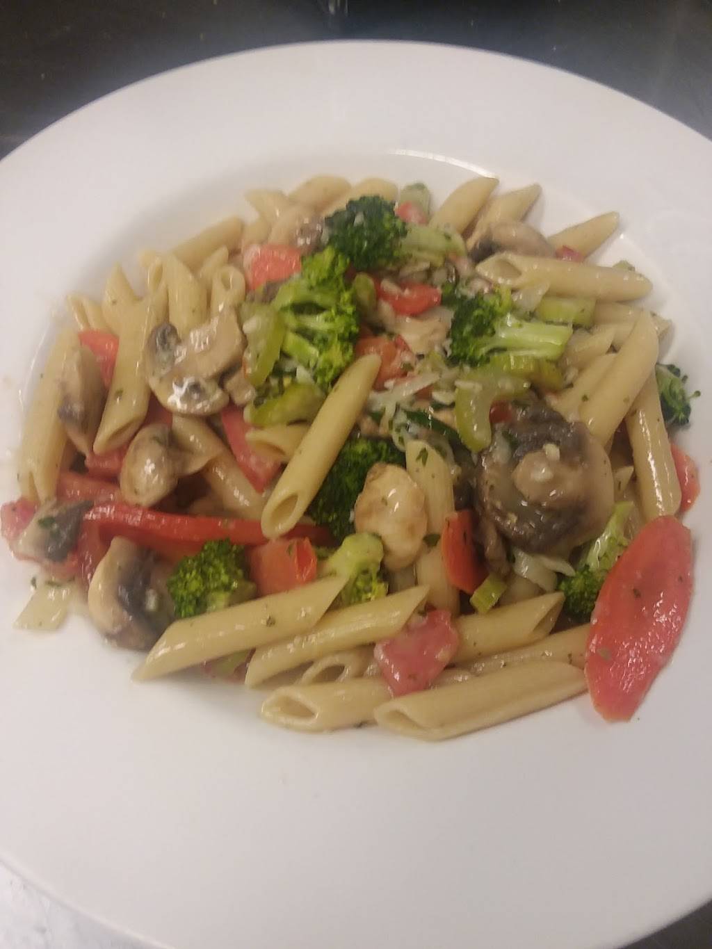 Ferdinandos Restaurant | restaurant | 6218, 2650 Ellwood Rd, New Castle, PA 16101, USA | 7248563929 OR +1 724-856-3929