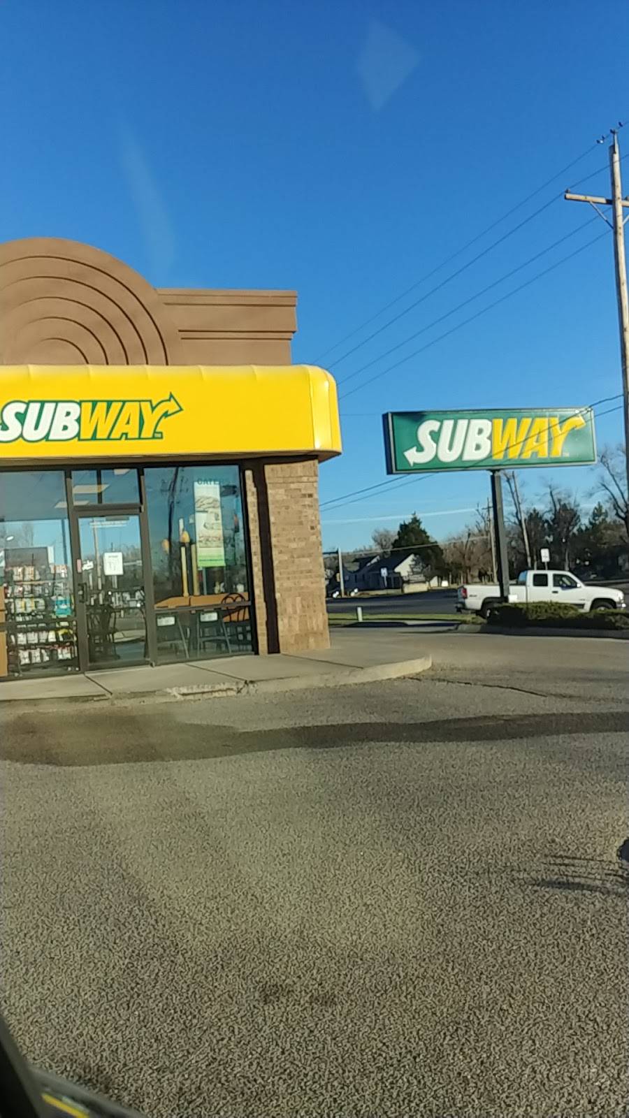 Subway | meal takeaway | 1620 E 30th Ave, Hutchinson, KS 67502, USA | 6206624862 OR +1 620-662-4862