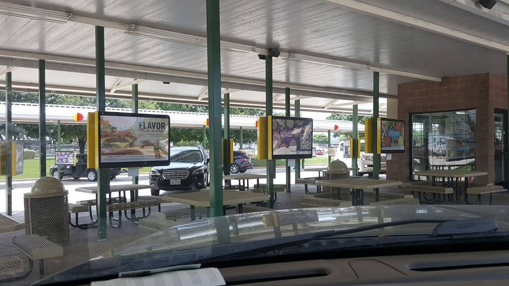 Sonic Drive-In | restaurant | 4025 Mapleshade Ln, Plano, TX 75075, USA | 9725190332 OR +1 972-519-0332
