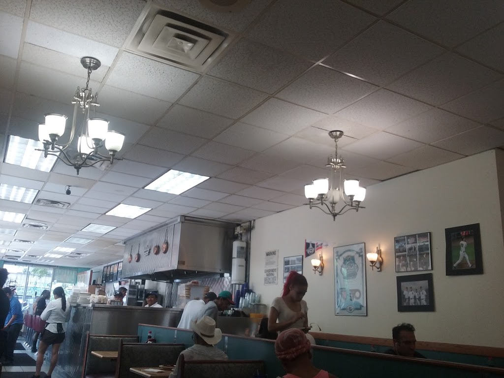 Crown Diner | restaurant | 79 E 161 St, Bronx, NY 10451, USA | 7185380309 OR +1 718-538-0309
