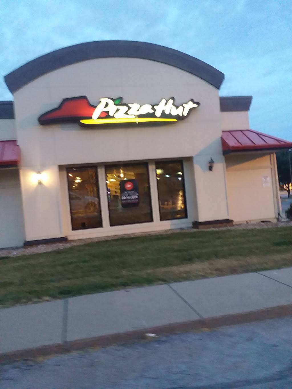 Pizza Hut | meal delivery | 8930 Fort St, Omaha, NE 68134, USA | 4023974400 OR +1 402-397-4400
