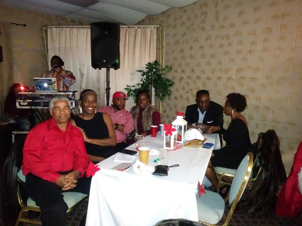 BOOM BOOM lounge | restaurant | 4222 W Camp Wisdom Rd, Dallas, TX 75237, USA | 2147214210 OR +1 214-721-4210