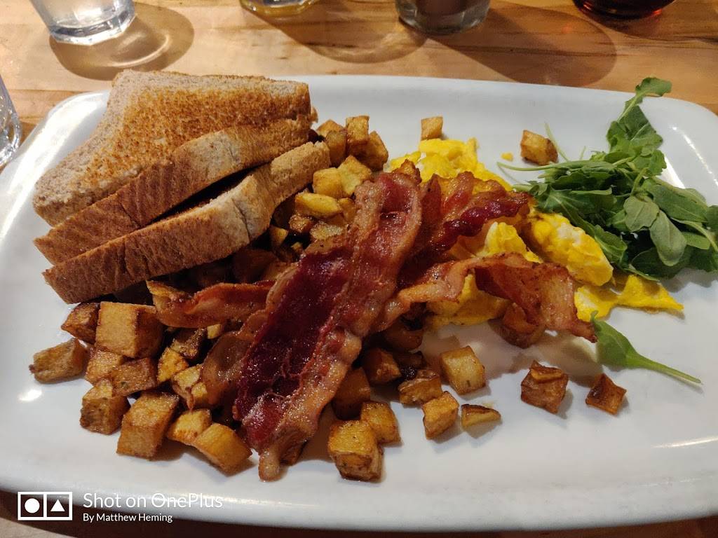 The Burger Cellar | restaurant | 3391 Yonge St, Toronto, ON M4N 2L8, Canada | 6473450084 OR +1 647-345-0084