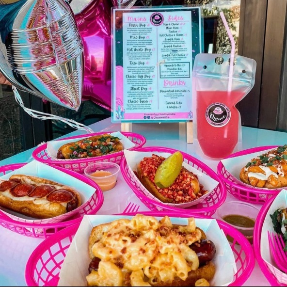 Qweenie Gourmet Hot Dogs | restaurant | 1306 W University Dr, Edinburg, TX 78539, USA | 9562704404 OR +1 956-270-4404