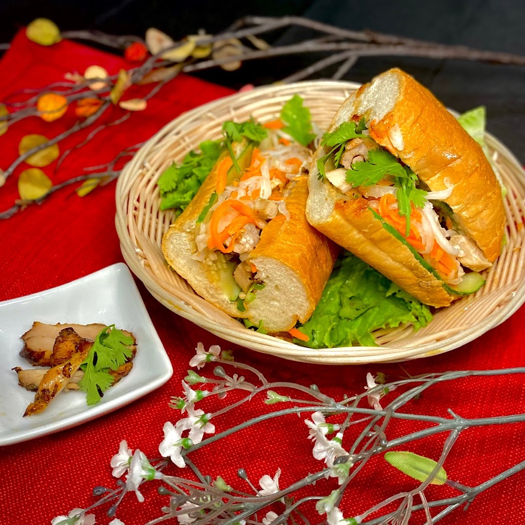 Pho Noodle Station | restaurant | 601 S 6th St Suite 104, Champaign, IL 61820, USA | 2176072350 OR +1 217-607-2350