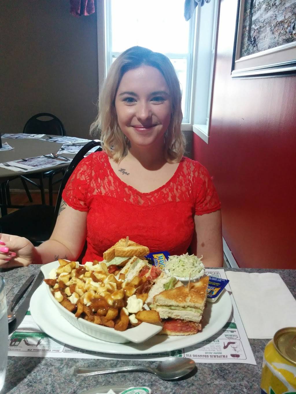 Restaurant Le Relais Enr | restaurant | 397 Rte Marie-Victorin, Saint-Pierre-les-Becquets, QC G0X 2Z0, Canada | 8192632000 OR +1 819-263-2000