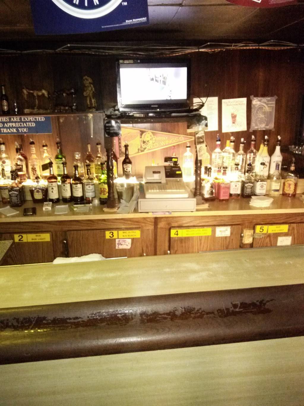 Tagliavias Hitching Post Lounge | night club | 11203 East 8 Mile Road, Warren, MI 48089, USA | 5867568860 OR +1 586-756-8860