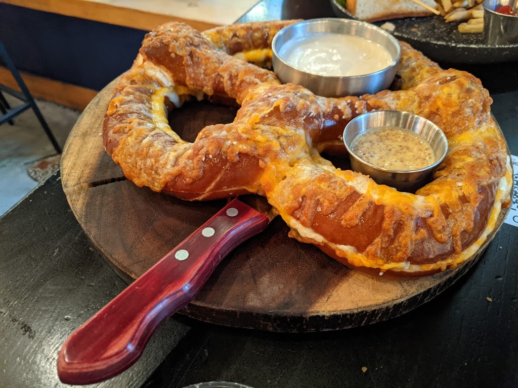 Bronson Bierhall | restaurant | 4100 Fairfax Dr, Arlington, VA 22203, USA | 7035281110 OR +1 703-528-1110