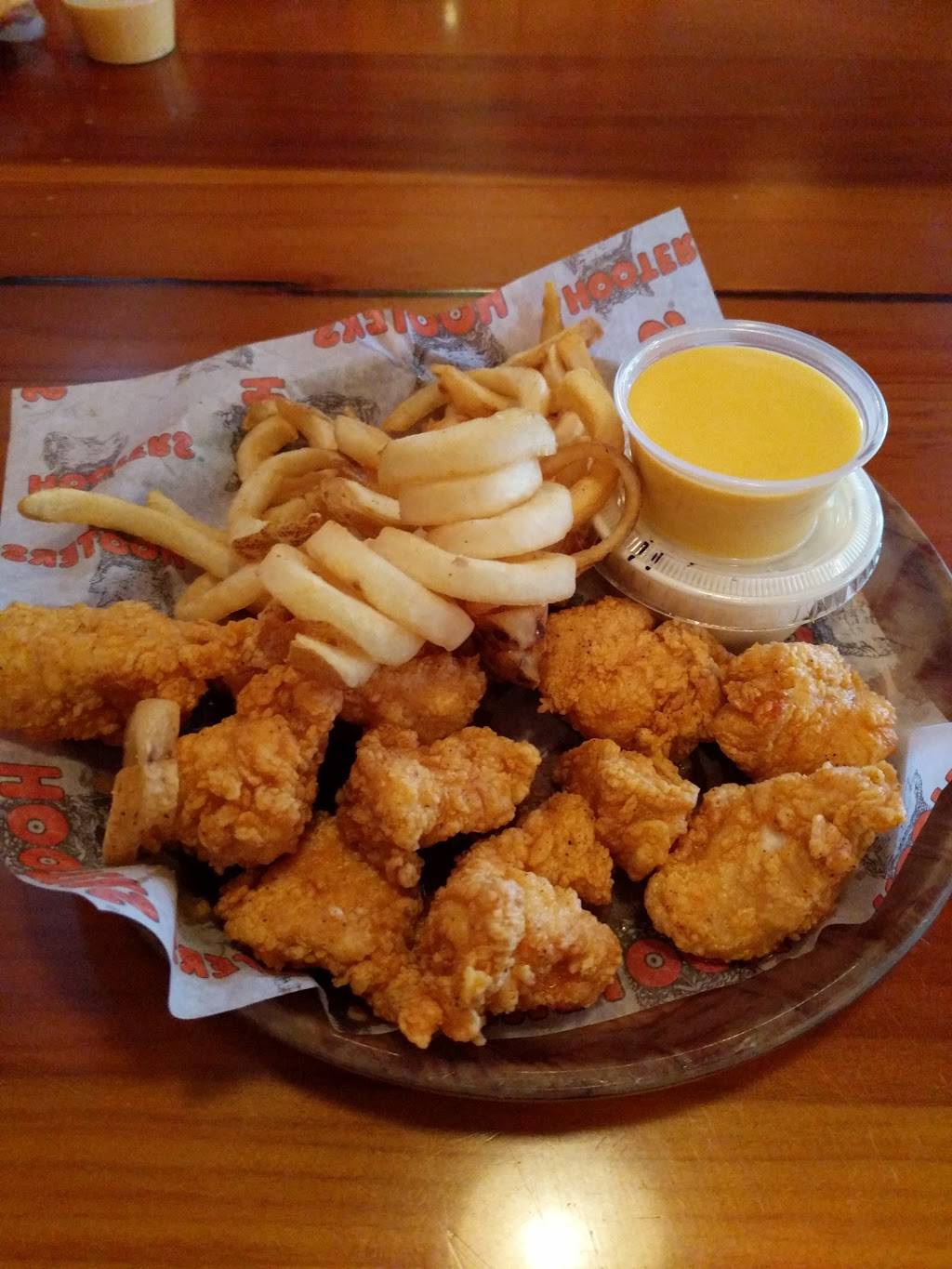 Hooters | meal takeaway | 2503 W North Ave, Melrose Park, IL 60160, USA | 7084861895 OR +1 708-486-1895