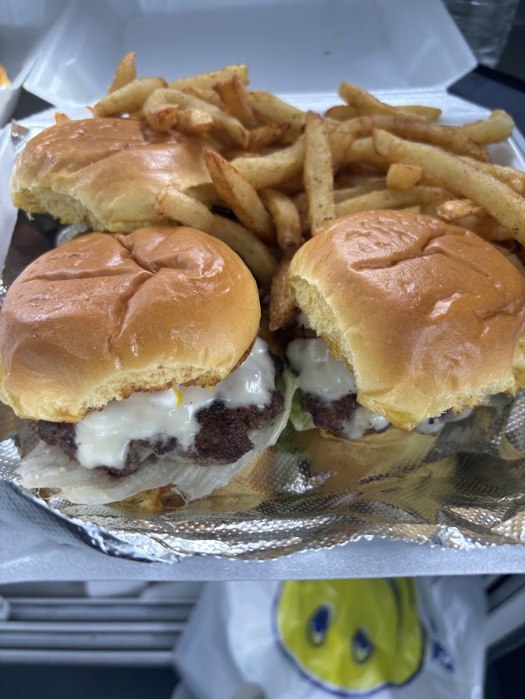 Slider Box | restaurant | 962 St Johns Bluff Rd N, Jacksonville, FL 32225, USA | 9047673401 OR +1 904-767-3401